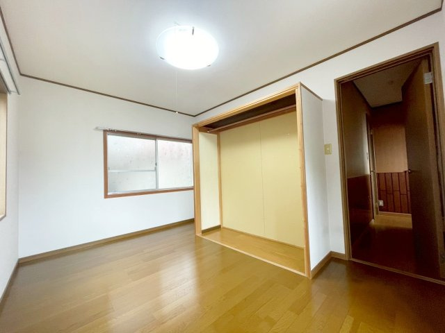 借家　亀岡市下矢田町東法楽寺の洋室