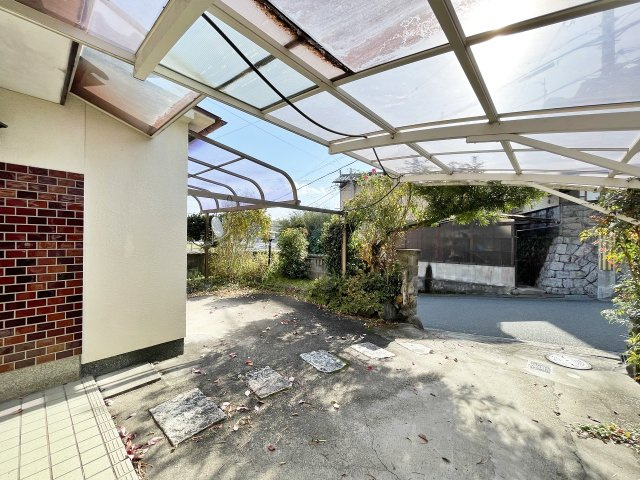 借家　亀岡市下矢田町東法楽寺の駐車場