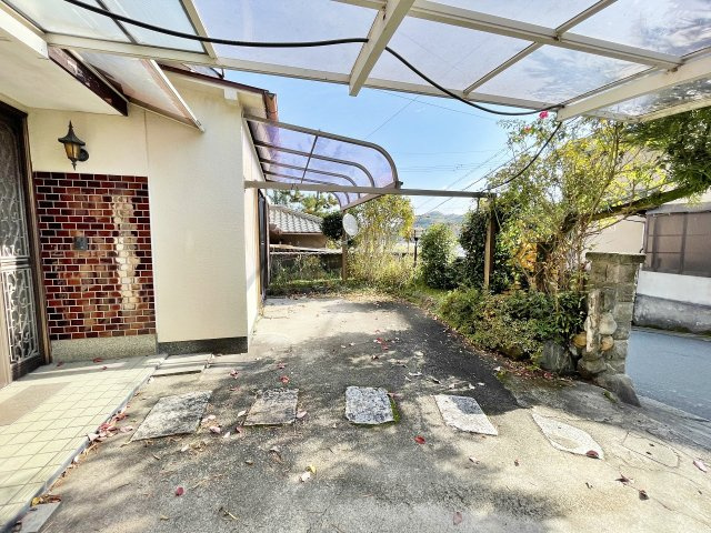 借家　亀岡市下矢田町東法楽寺の駐車場