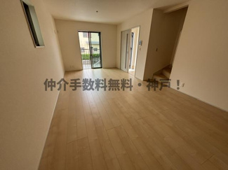【居間・リビング】 | 神戸市須磨区北落合4丁目　新築戸建1号棟　仲介手数料無料！ | ゆったりとした居間です
