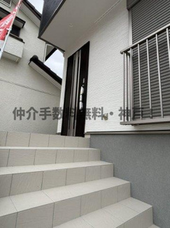 【玄関】 | 神戸市須磨区北落合4丁目　新築戸建1号棟　仲介手数料無料！ | シンプルで使いやすい玄関です