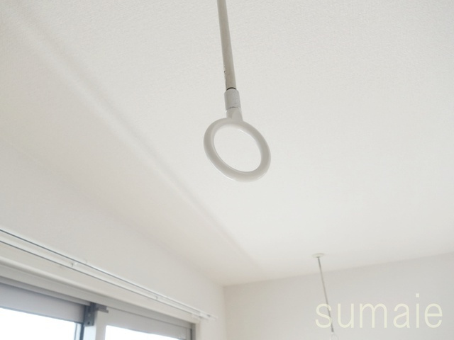 パルズ　プレイスの洋室|物干し竿があれば室内干しも可能ですよ(^^)