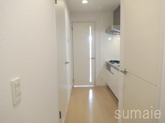 パルズ　プレイスの居間・リビング|キッチンスペースです♪