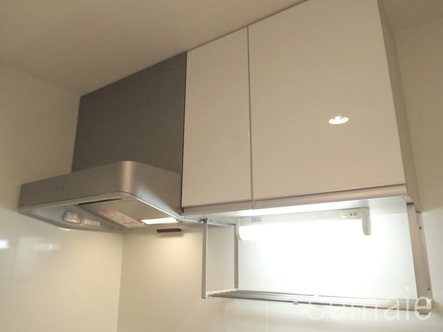 パルズ　プレイスのキッチン|キッチン上部にある収納スペースです。