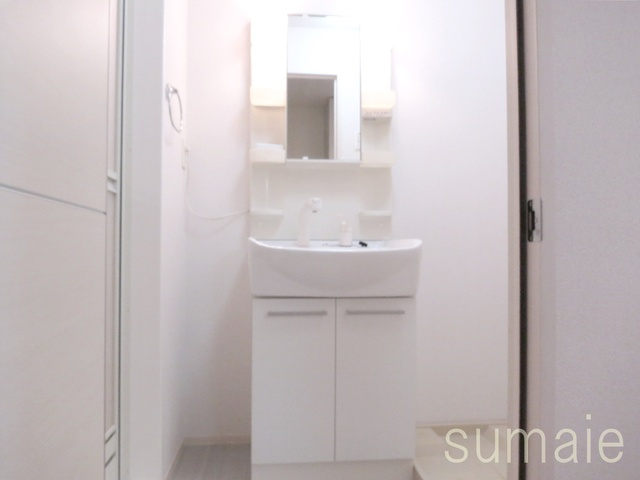 パルズ　プレイスの洗面所|便利なシャンプードレッサー台です。