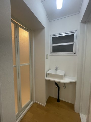 喜多ハイツの洗面所|明るい洗面所です