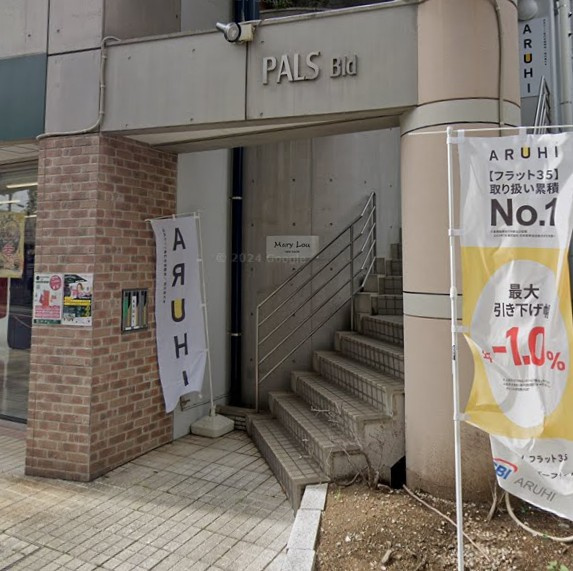 新座市東北２丁目の賃貸マンションのエントランス