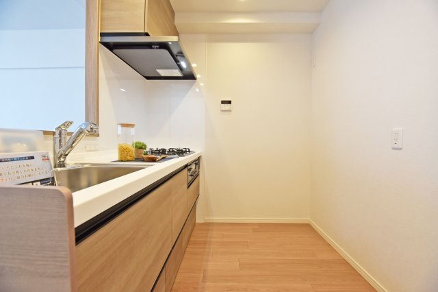 財形吹田ハイツのキッチン|キッチンスペースは十分な広さが確保されているので食器棚や冷蔵庫を置いても余裕です。