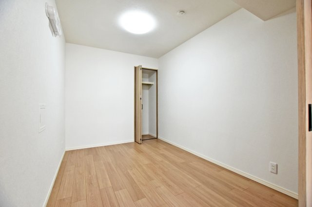 財形吹田ハイツの洋室|-洋室約5.5帖-