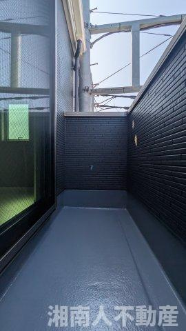 藤沢市片瀬１丁目２７７－１２新築戸建てのバルコニー|落ち着いた時間を過ごせるバルコニーです