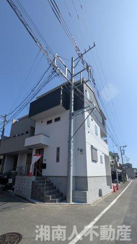 藤沢市片瀬１丁目２７７－１２新築戸建ての前面道路含む現地写真|前面道路含む現地写真です