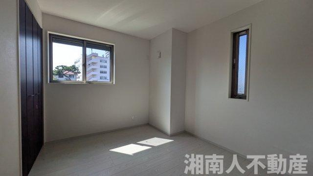 藤沢市片瀬１丁目２７７－１２新築戸建ての洋室|落ち着いた色調の洋室です