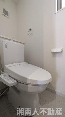 藤沢市片瀬１丁目２７７－１２新築戸建てのトイレ|清潔感のあるトイレです
