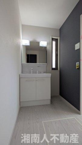 藤沢市片瀬１丁目２７７－１２新築戸建ての独立洗面台|独立洗面化粧台付き