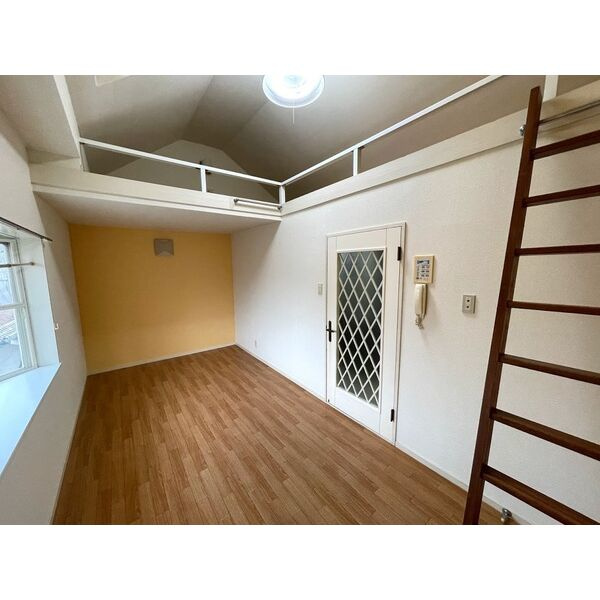 ラピート山手の内装