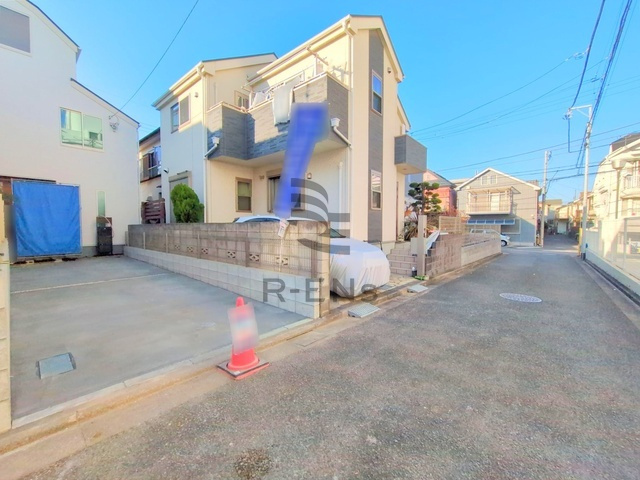 【前面道路含む現地写真】 | 練馬区大泉町４丁目　新築戸建て | 落ち着いた住宅街の一角、ゆったり過ごせる住環境です