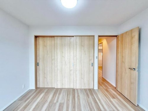 いづみハイツ滝不動5号棟の洋室|綺麗な洋室です