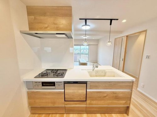 いづみハイツ滝不動5号棟のキッチン|人気の対面式キッチン