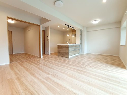 サンヴェール千葉サザンヒルズの居間・リビング|17.4帖の広々としたリビング