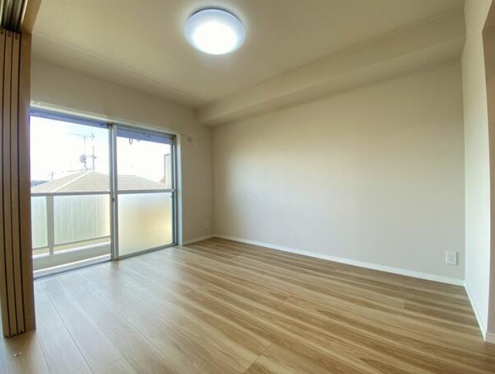 東大宮ローヤルコーポの洋室|ゆったりした洋室です