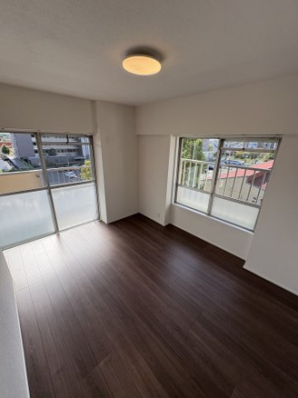 清水口第四住宅第2-1-5号棟の洋室|ゆったりした洋室です