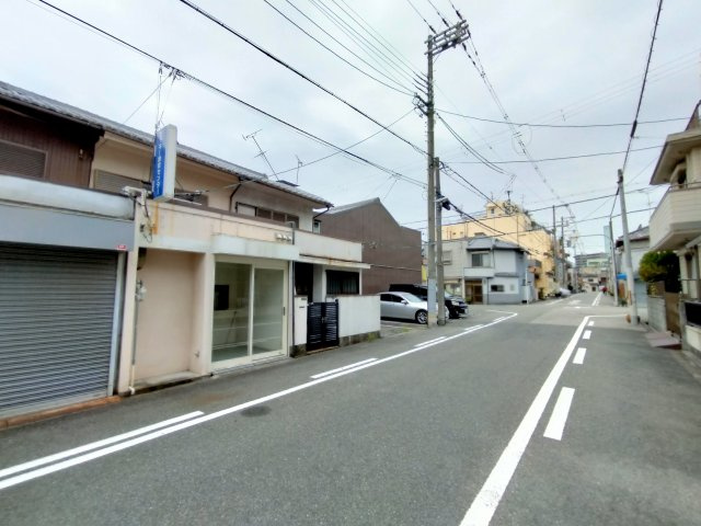 林寺４丁目中古テラスの前面道路含む現地写真|前面道路含む現地写真です