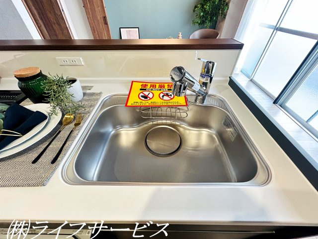 【キッチン】 | メゾン第２新大阪 | キッチンシンク／浄水器付水栓搭載