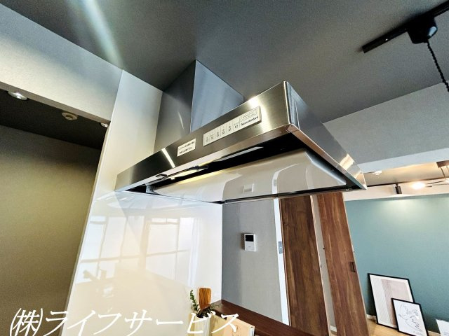 【キッチン】 | メゾン第２新大阪 | キッチンレンジフード／スリム＆スタイリッシュなデザインを採用！