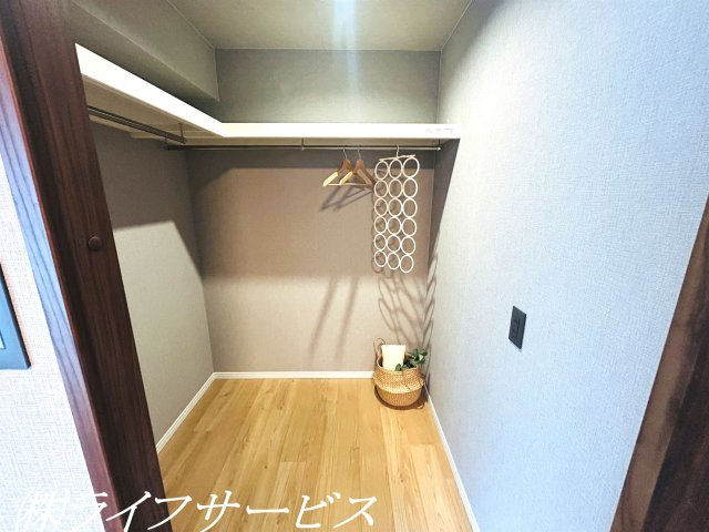 【収納】 | メゾン第２新大阪 | 洋室5.4帖／ウォークインクローゼットはしっかりと奥行があります！