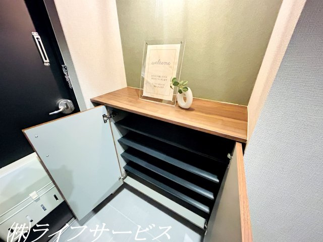 【玄関】 | メゾン第２新大阪 | 玄関／シューズボックス有