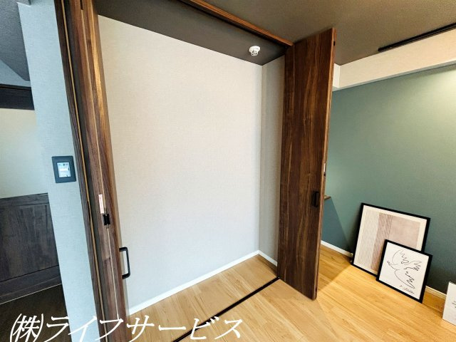 【収納】 | メゾン第２新大阪 | リビングルームにワイドな物入あり！