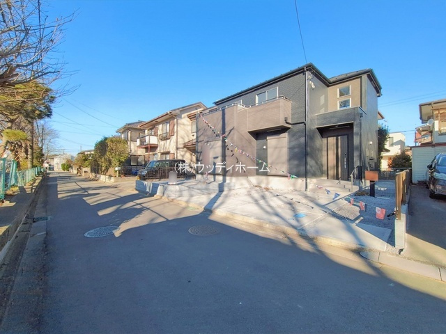 春日部市西金野井11期　新築一戸建ての前面道路含む現地写真
