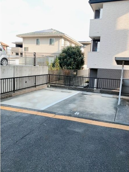 スカイパレス山之手の駐車場
