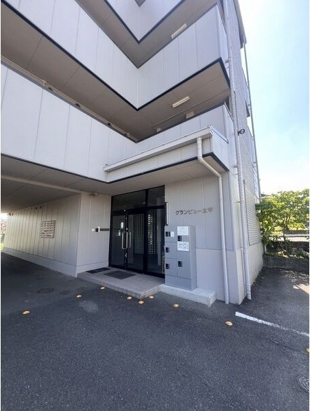 グランビュー太平のエントランス