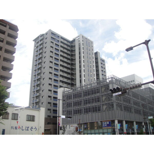 タワーザトヨタの外観