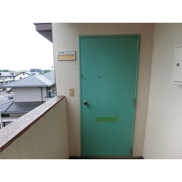 パープルマンションの玄関