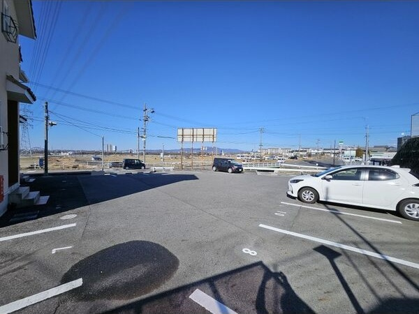 ドミール市木の駐車場