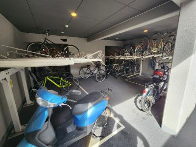 Peaceful朱雀（ピースフル朱雀）の駐車場|駐輪場