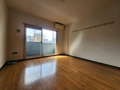 Peaceful朱雀（ピースフル朱雀）の居間・リビング|洋室