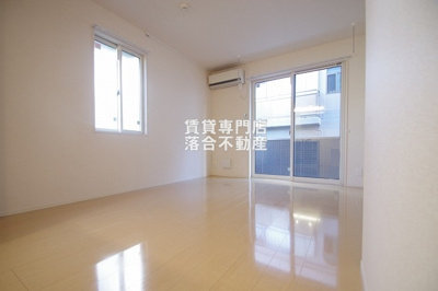 【居間・リビング】 | オークスアレイ相模原中央 | 2面採光で風通し日当たり共に良好なリビング◎