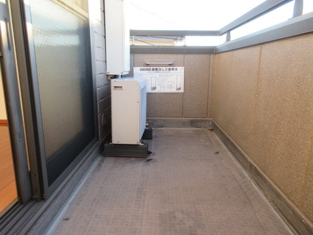 メゾン山手のバルコニー|西向きで日当たり良好のバルコニー