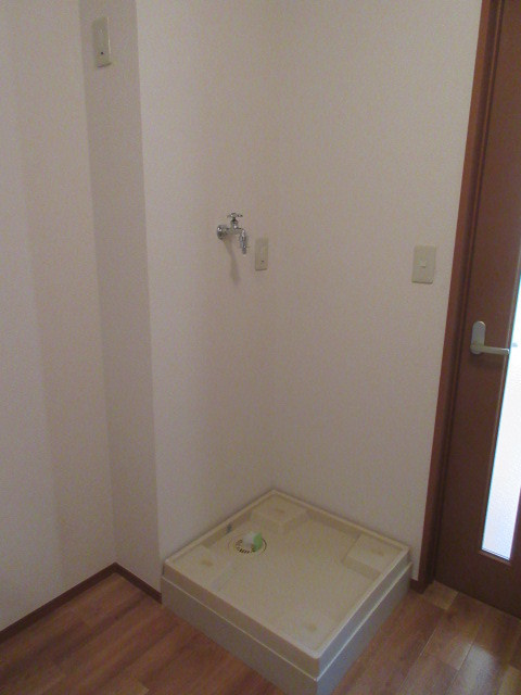 メゾン山手の内装|室内洗濯機置場