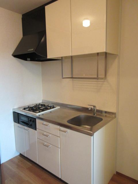 メゾン山手のキッチン|２口グリル付きシステムキッチン