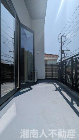 藤沢市片瀬４丁目１０－１９新築戸建てのバルコニー|広々としたバルコニーです