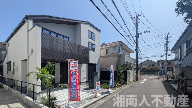 藤沢市片瀬４丁目１０－１９新築戸建ての前面道路含む現地写真|前面道路含む現地写真です