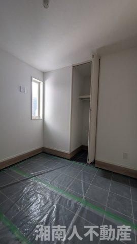 藤沢市片瀬４丁目１０－１９新築戸建ての洋室|落ち着いた色調の洋室です