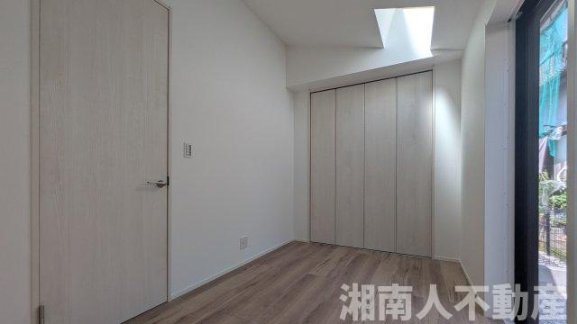 藤沢市片瀬４丁目１０－１９新築戸建ての洋室|スタンダードな洋室です