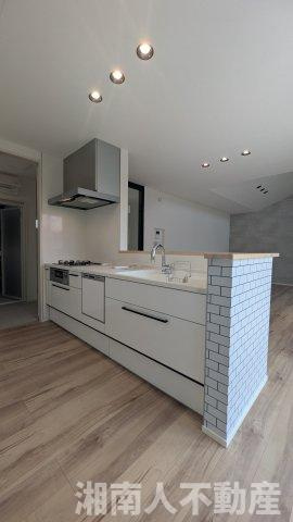 藤沢市片瀬４丁目１０－１９新築戸建ての居間・リビング|ゆったりとした居間です