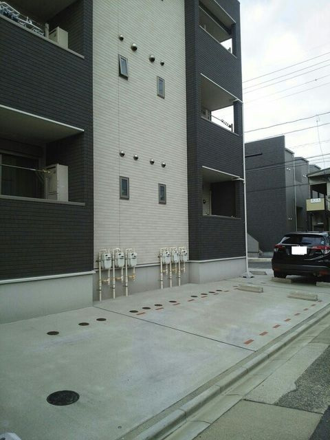 アルモニー　Ｗの駐車場