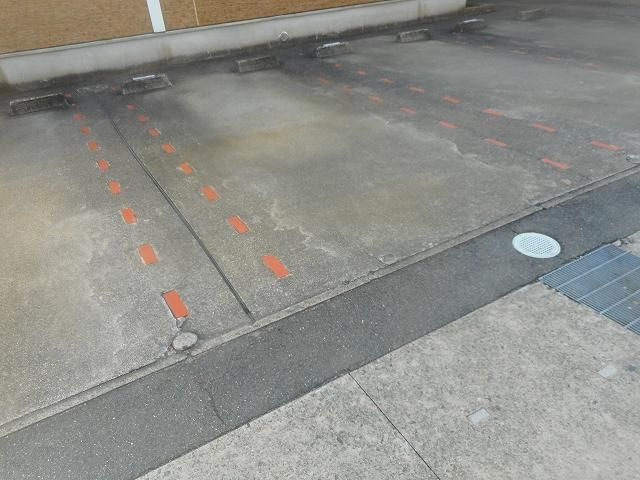 サニーガーデンの駐車場